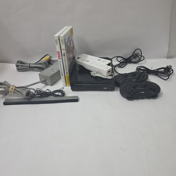 Nintendo Wii Console Bundle 512mb, 2 Games, 4 Remotes, Sensor Plus Cords Tested - Picture 6 of 16